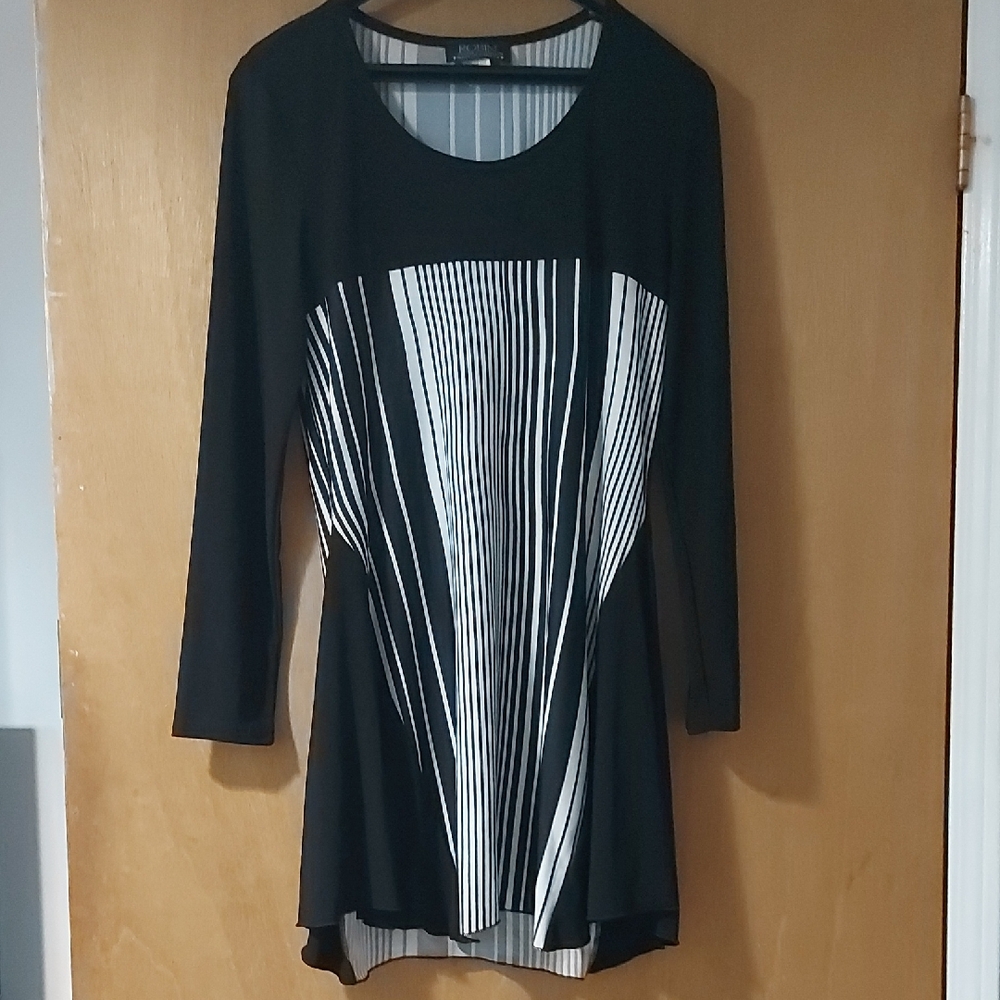 Robin. O/S Black & White Striped Long Sleeve Tunic Top